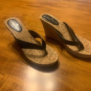 Size 8 VICTORIA’S  Secret flip flops